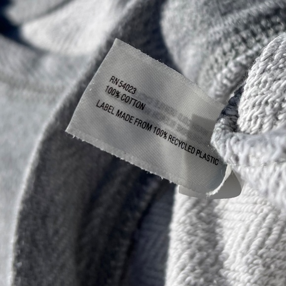 Scoop-neck, Sleeveless Top with Cuffed Hem and Back Zipper - Picture 15 of 15